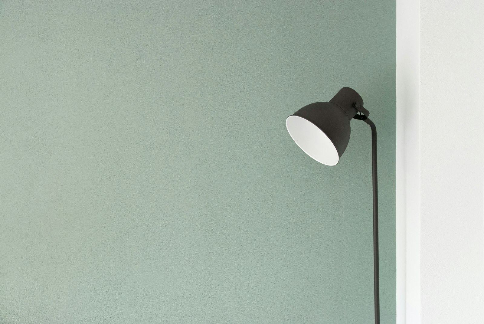 Minimal modern frames with a clean contemporary look